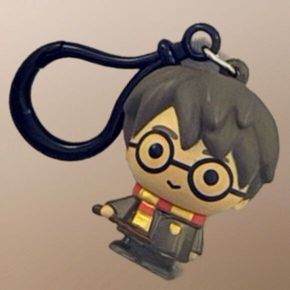 Harry Potter Gryffindor Scarf Blind Bag 3D Figural Keychain BackPack Buddy Clip - Picture 3 of 4